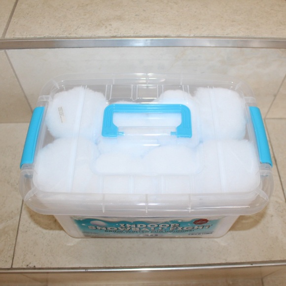 Indoor Snowball Fight (NIB) - Picture 3 of 7